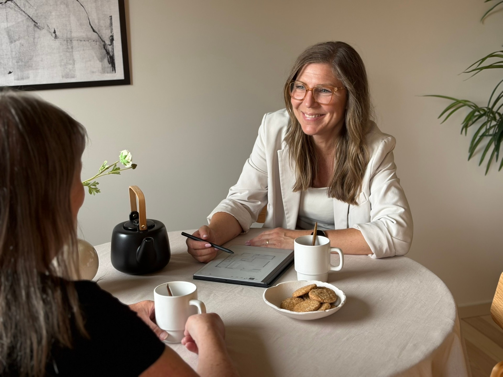 Designprosess med stoffprøver og treprøver
